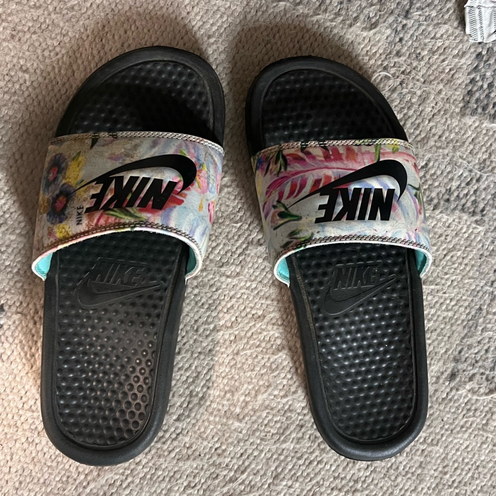 Womens Nike Slides Slippers Size 7